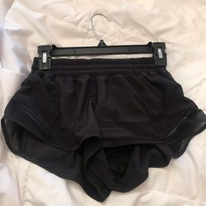 Lululemon Black Hotty hot shorts 2.5”